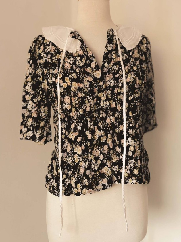 BLUSA CUELLO BIB FLORAL