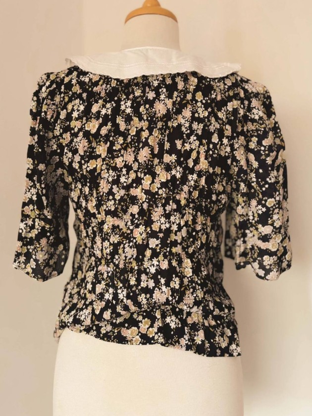 BLUSA CUELLO BIB FLORAL